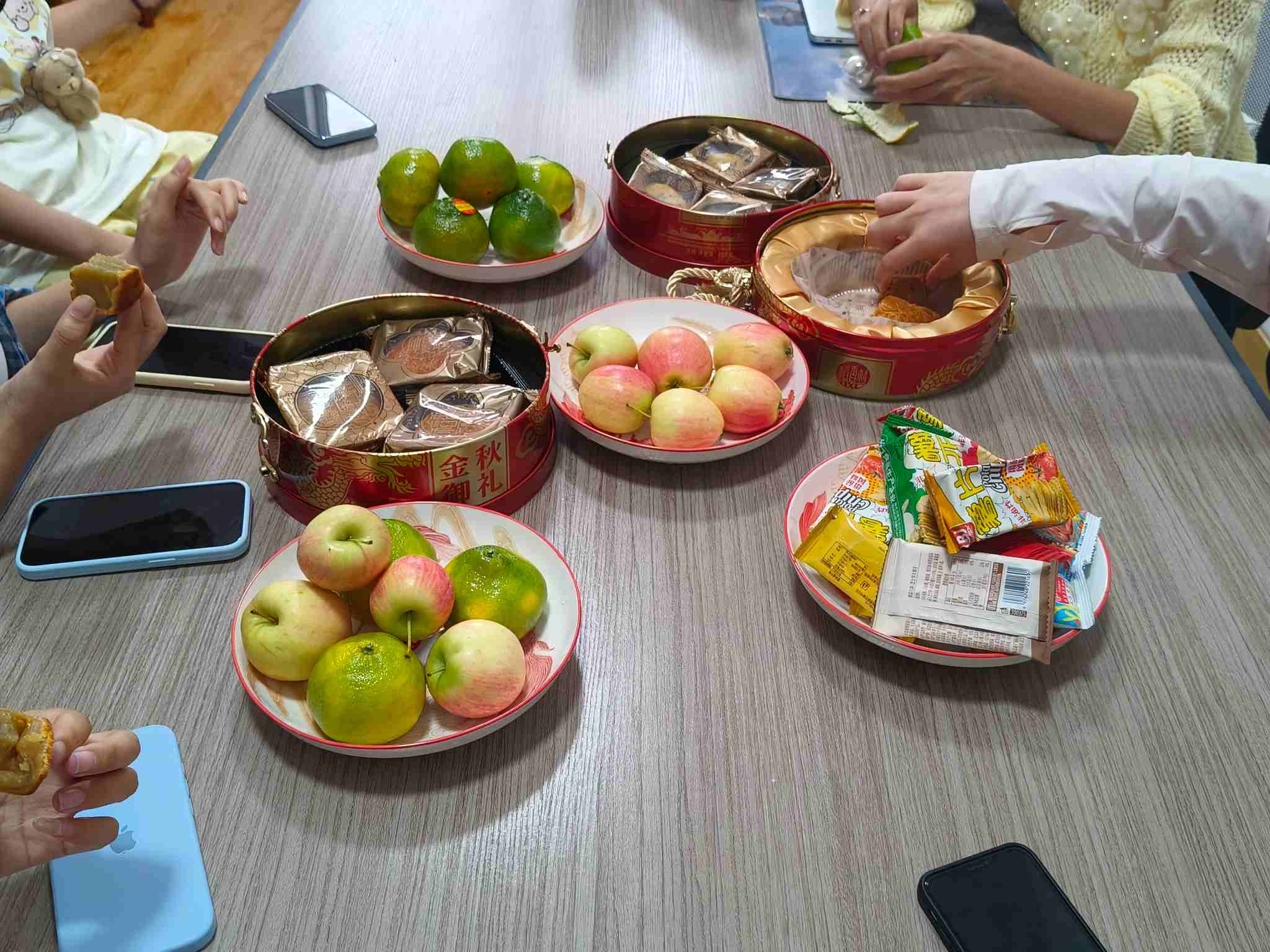 Zemeijia ima topel popoldanski čaj