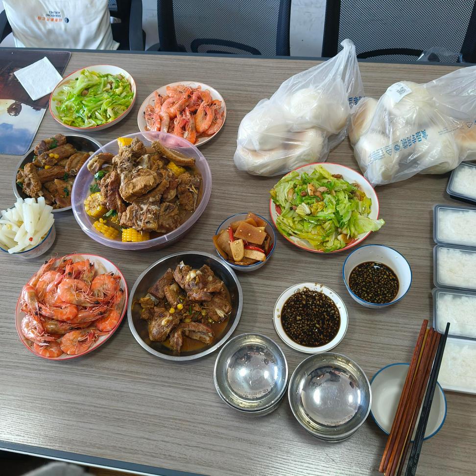 Šefi kuhajo kosilo za vse!