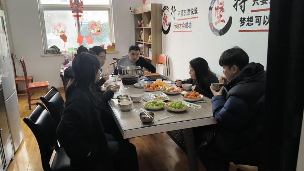 Sladkost in enotnost: ekipa ZMJ Packaging skupaj praznuje praznik lampiončkov