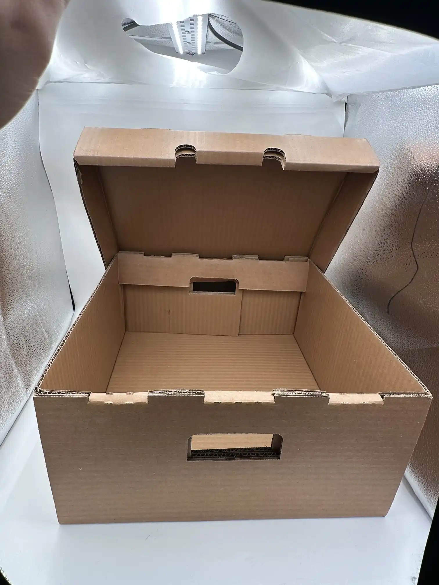 Velika povoščena valovita škatla